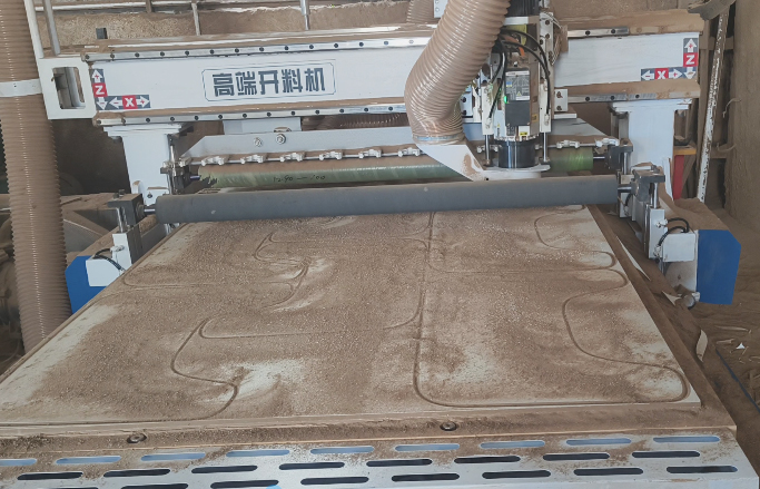 開料機(jī)0.1mm 精度實(shí)現(xiàn)：中智伺服電機(jī)驅(qū)動系統(tǒng)實(shí)現(xiàn)三軸協(xié)同精準(zhǔn)控制